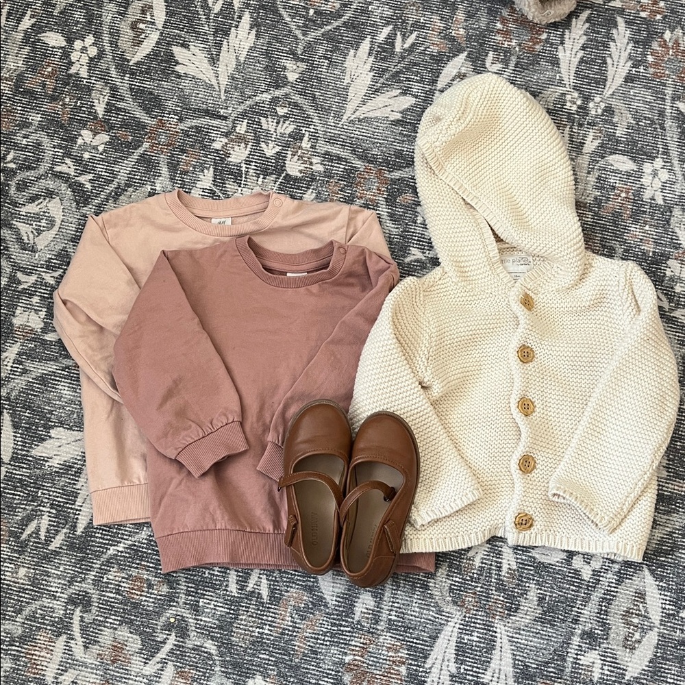 Girls 12-18 Month H&M/Carters Fall/Winter Set - Picture 11 of 15